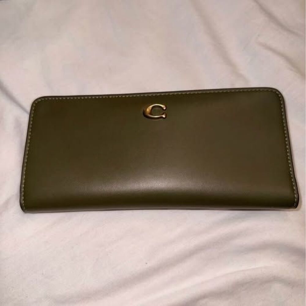 Coach Empire 40 Olive Green w/Heart Bag Charm and matching Essential Slim Wallet - Picture 6 of 8